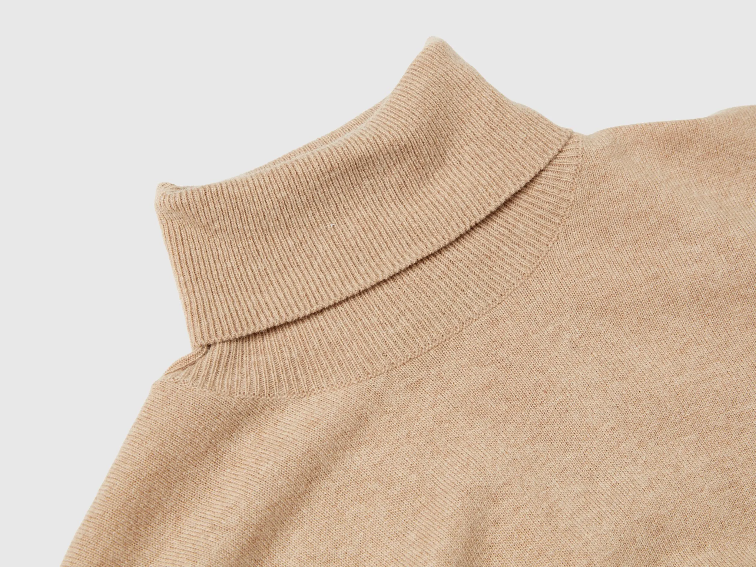 Camel short sleeve turtleneck in cashmere blend - Beige | Benetton