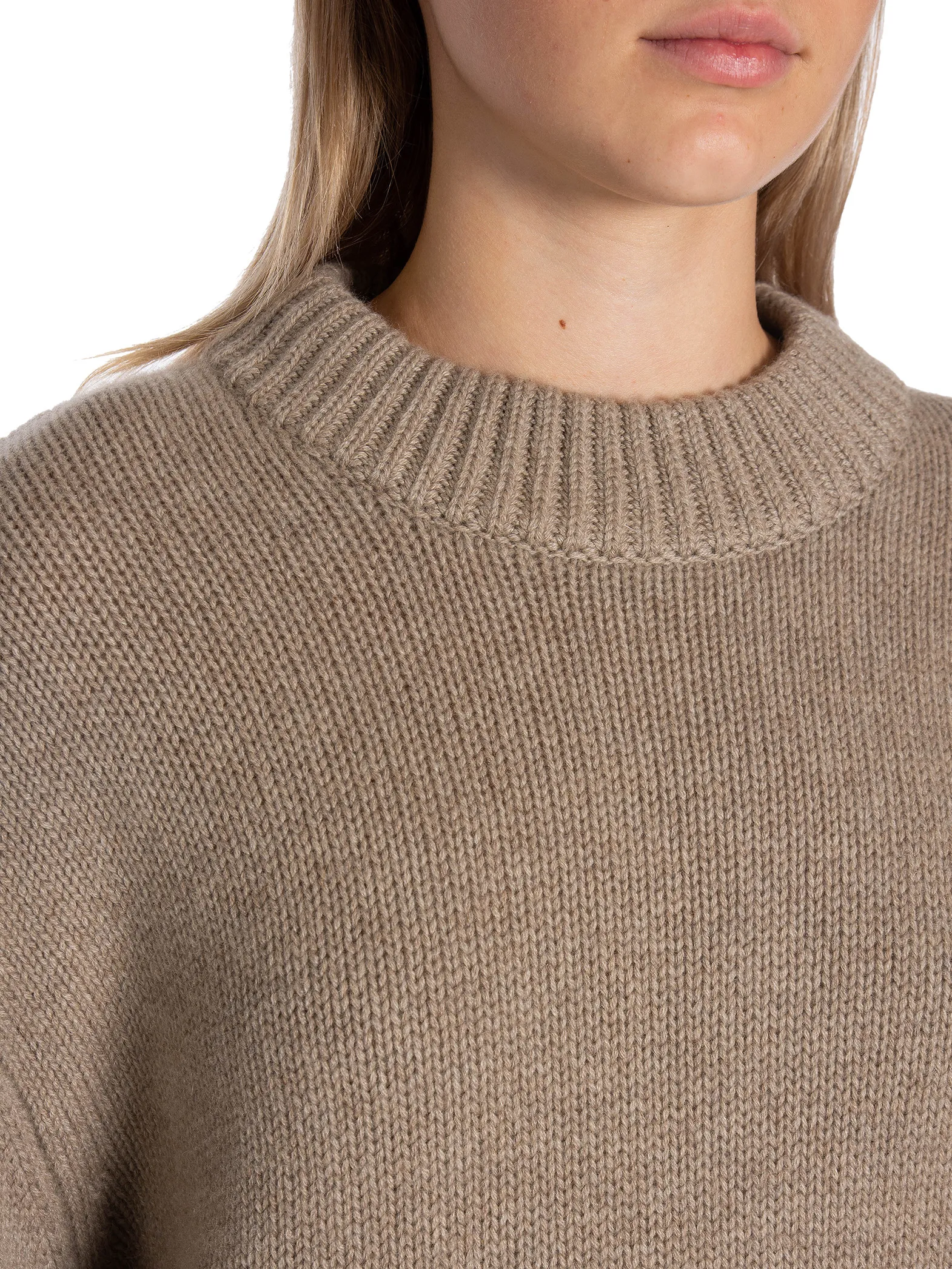 LISA YANG SWEATER SONY MOLE