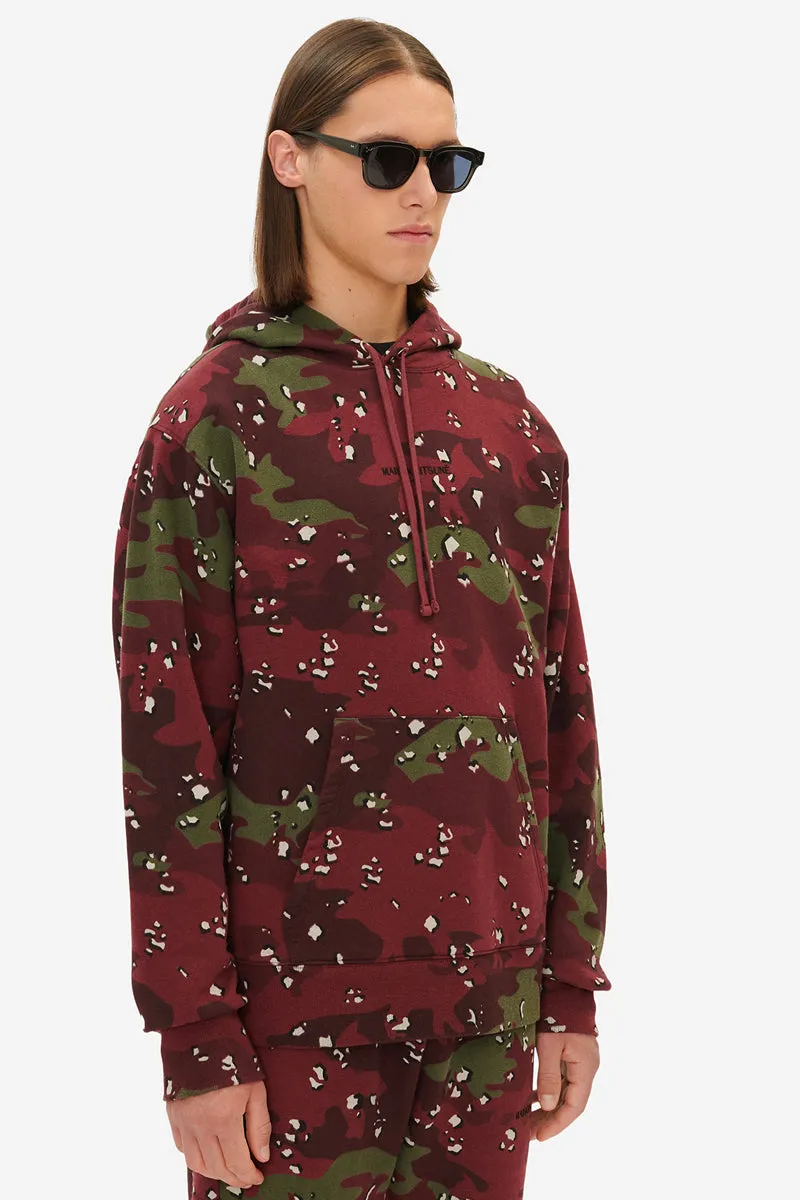 MAISON KITSUN CAMO FOX RELAXED HOODIE WINE LEES DESIGN