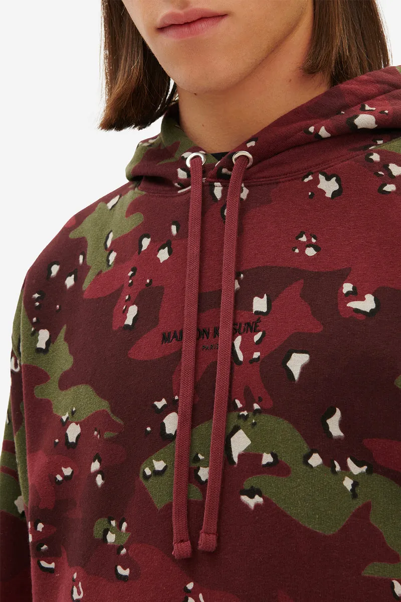 MAISON KITSUN CAMO FOX RELAXED HOODIE WINE LEES DESIGN