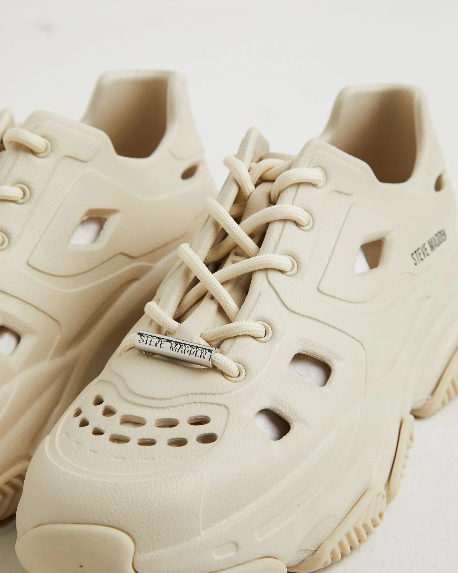 Steve Madden Possessive Sneakers in Bone