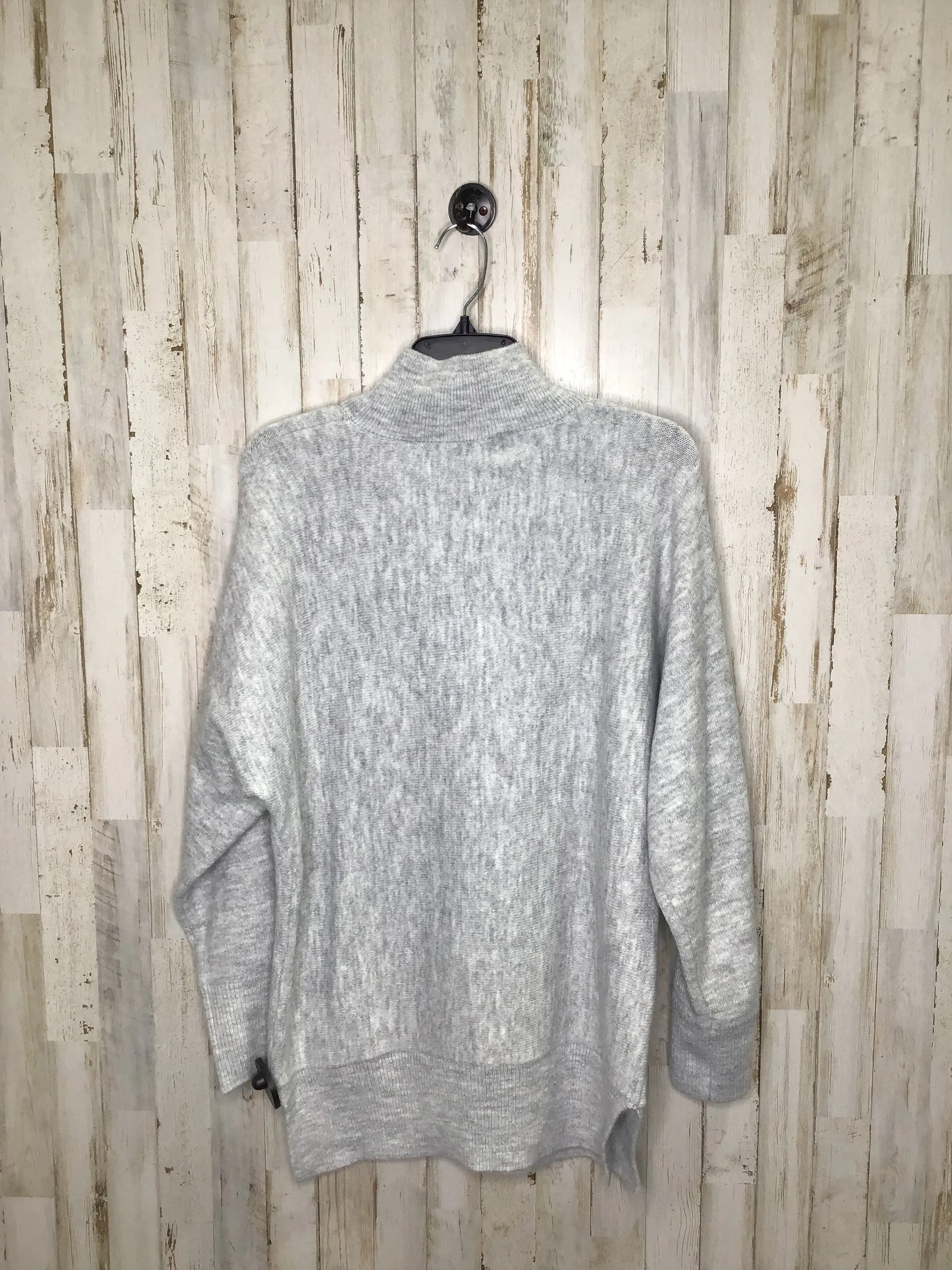 Sweater By Clothes Mentor  Size: S