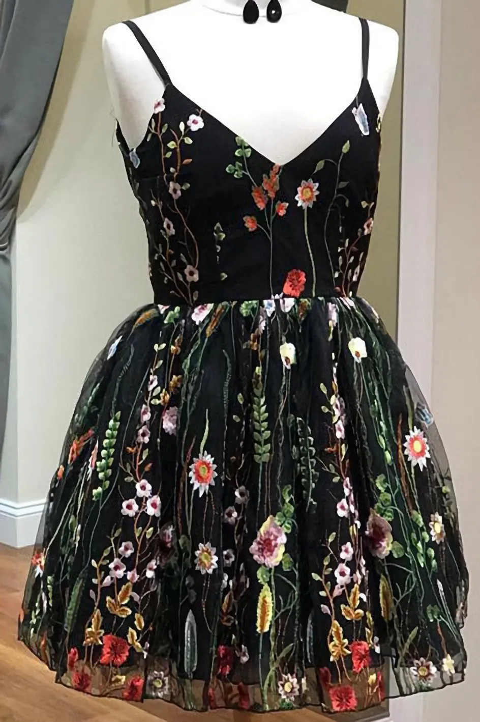 Unique Spaghetti Straps With Appliques Floral Short Prom Dresses