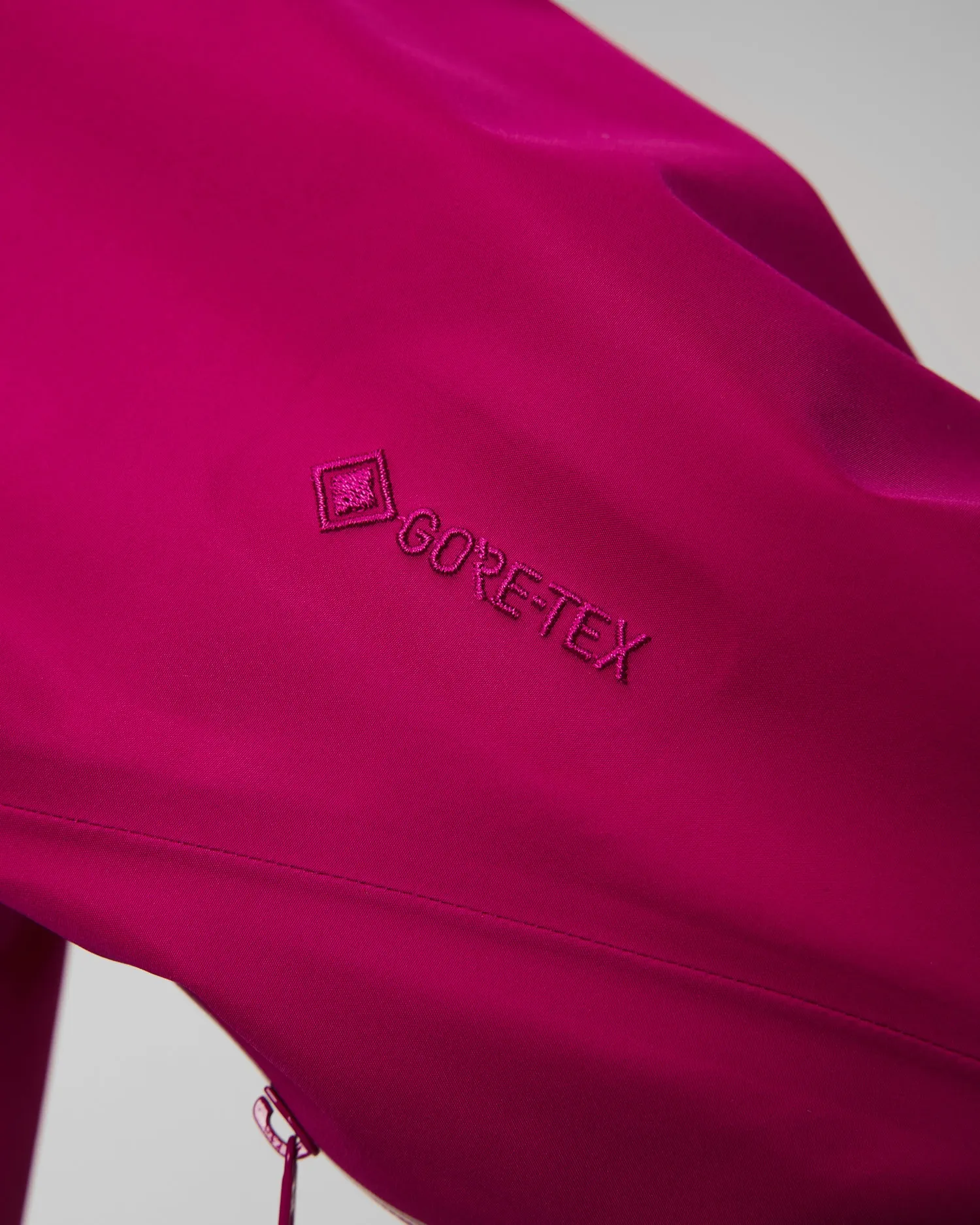 Women’s pink hardshell jacket Arcteryx Beta LT x000007239-21171